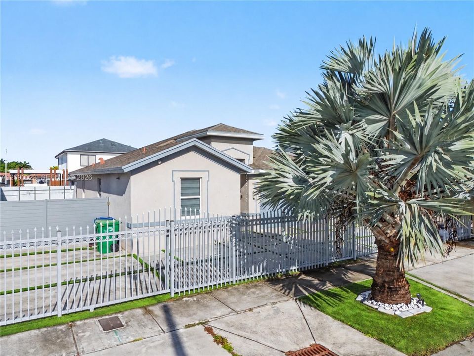 En Venta: $670,000 (3 camas, 2 baños, 1685 Pies cuadrados)