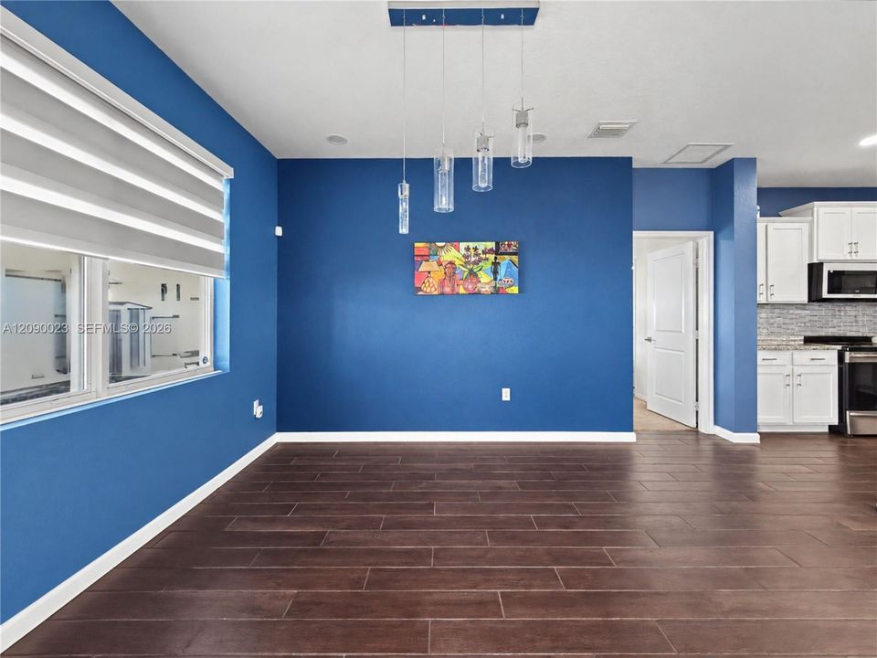 En Venta: $670,000 (3 camas, 2 baños, 1685 Pies cuadrados)