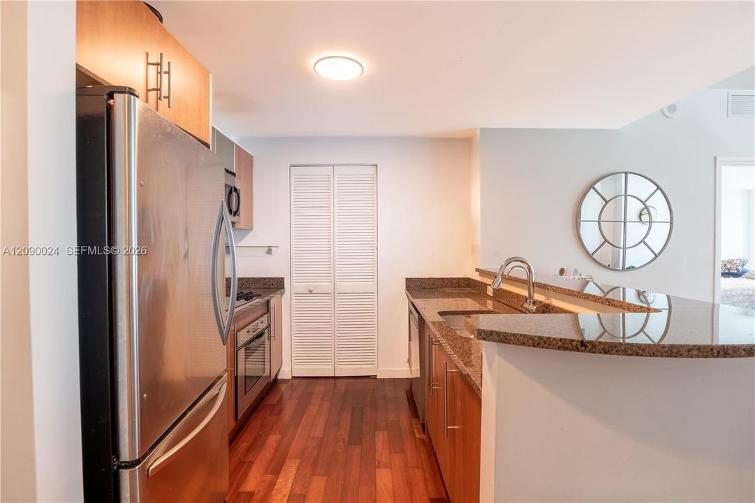 For Sale: $600,000 (2 beds, 2 baths, 1014 Square Feet)
