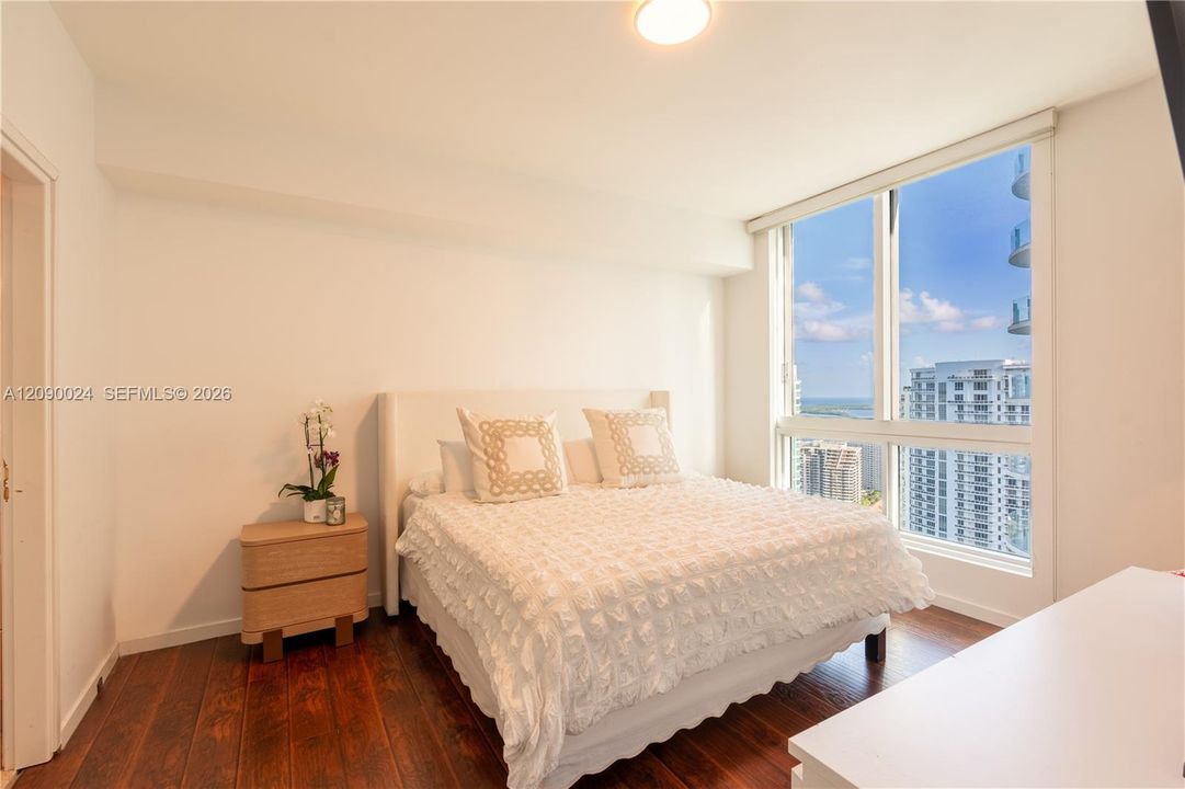 For Sale: $600,000 (2 beds, 2 baths, 1014 Square Feet)