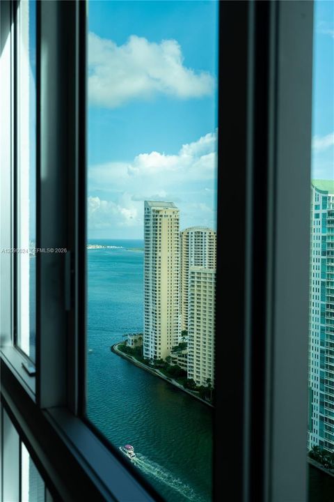 For Sale: $600,000 (2 beds, 2 baths, 1014 Square Feet)