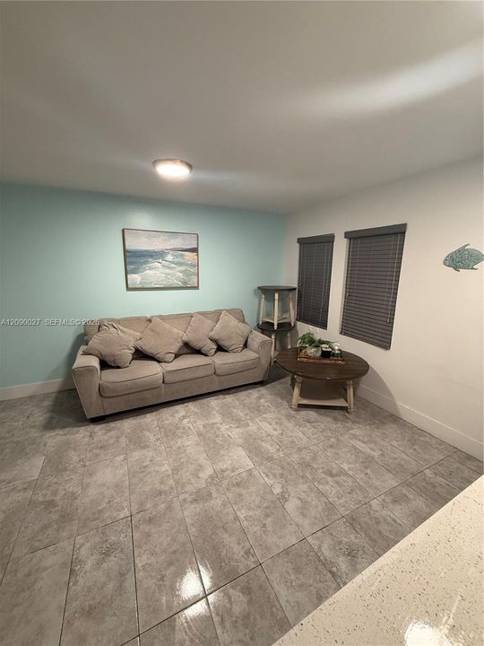 В аренду: $1,800 (1 спален, 1 ванн, 4112 Квадратных фут)