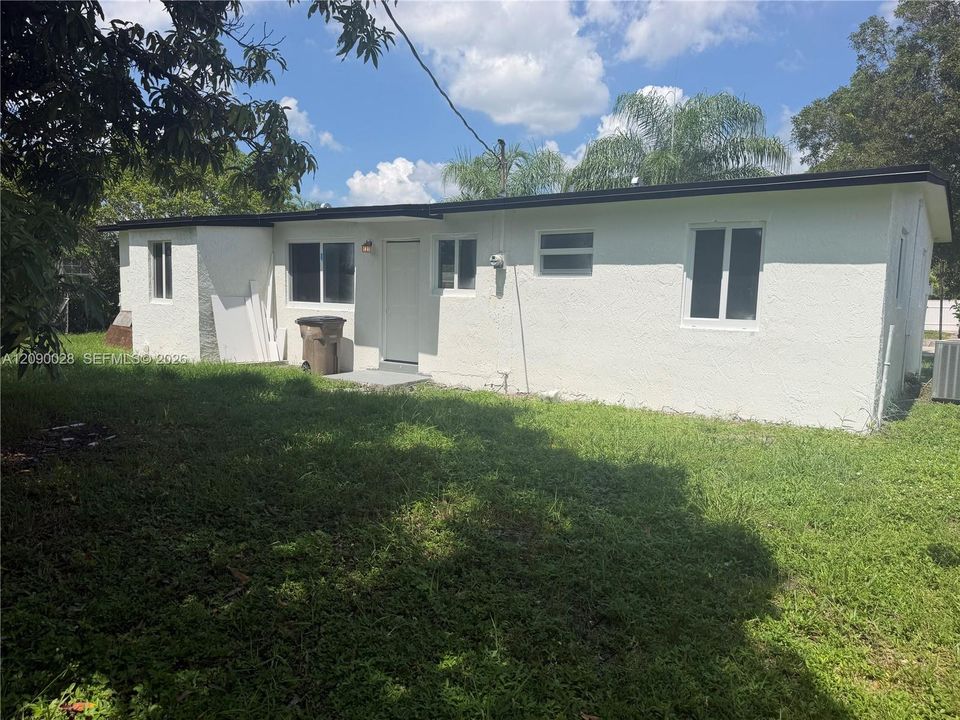 For Sale: $495,000 (4 beds, 2 baths, 1164 Square Feet)