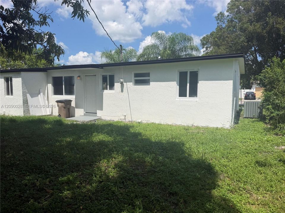 For Sale: $495,000 (4 beds, 2 baths, 1164 Square Feet)