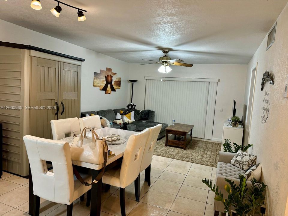 For Sale: $189,000 (2 beds, 2 baths, 871 Square Feet)