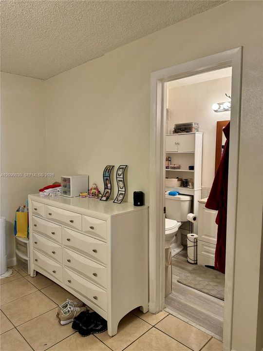 For Sale: $189,000 (2 beds, 2 baths, 871 Square Feet)