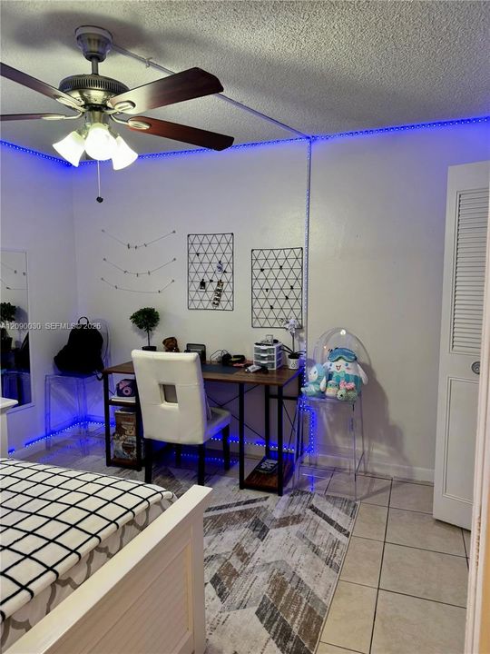 For Sale: $189,000 (2 beds, 2 baths, 871 Square Feet)