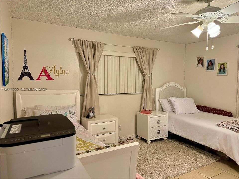 For Sale: $189,000 (2 beds, 2 baths, 871 Square Feet)