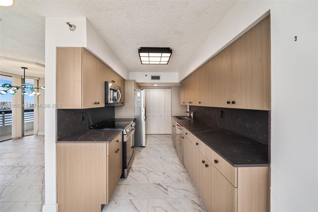 На продажу: $650,000 (3 спален, 3 ванн, 1722 Квадратных фут)