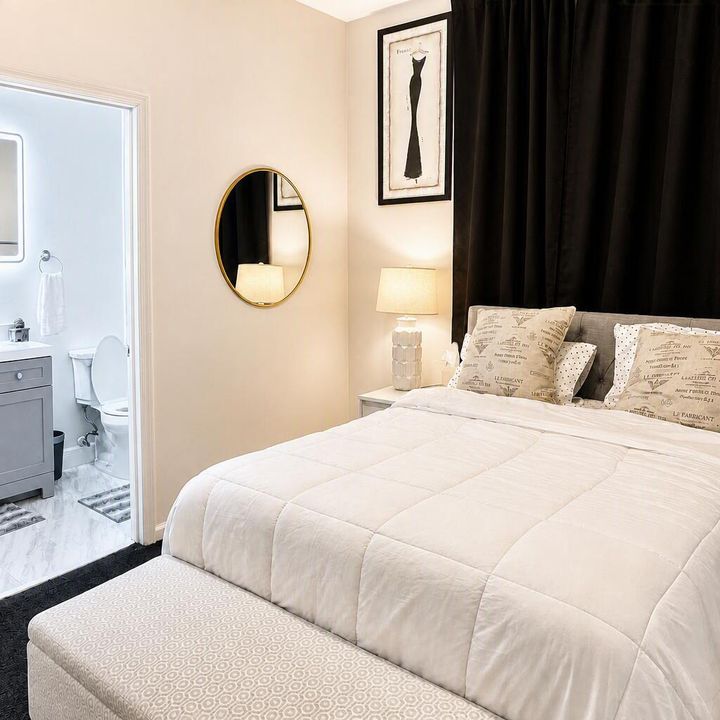 Bedroom w/Private Bathroom 2