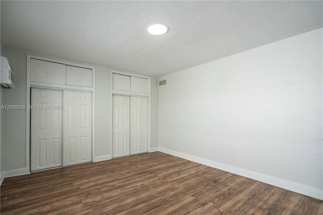 В аренду: $1,900 (2 спален, 1 ванн, 750 Квадратных фут)