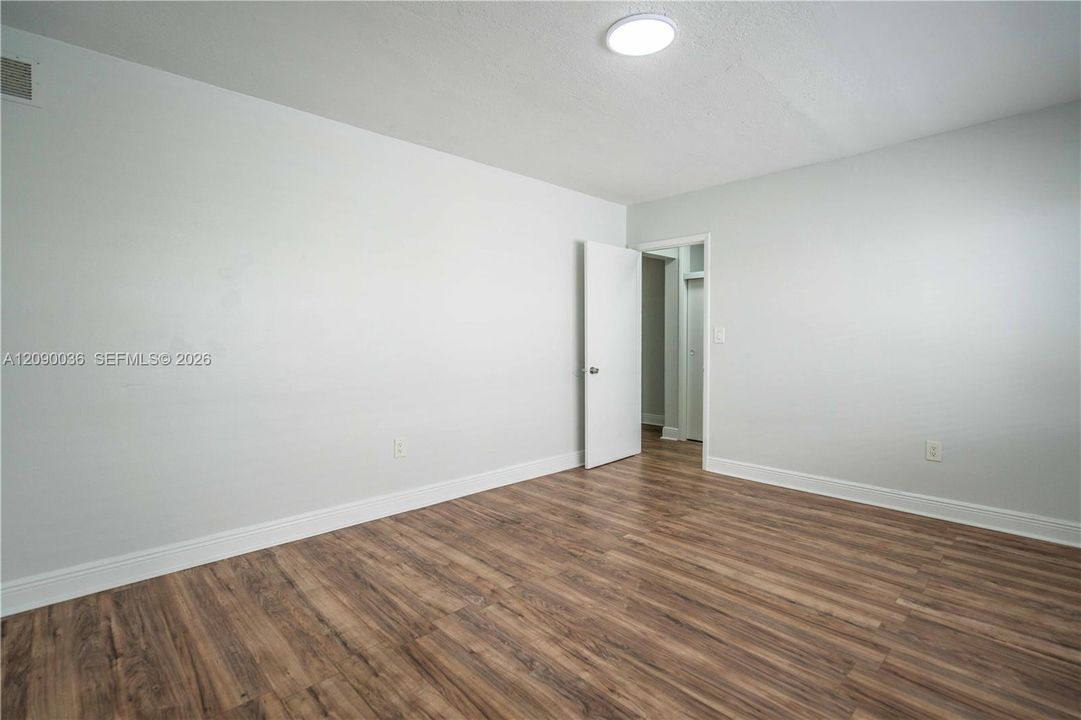 В аренду: $1,900 (2 спален, 1 ванн, 750 Квадратных фут)