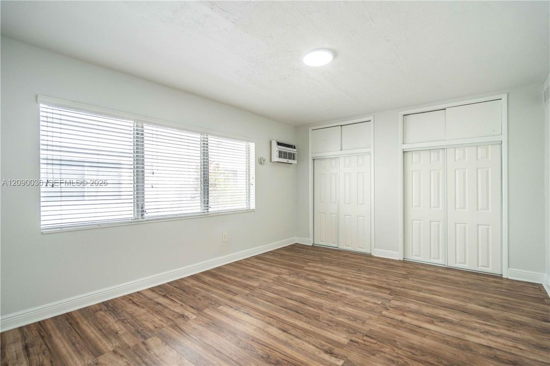 В аренду: $1,900 (2 спален, 1 ванн, 750 Квадратных фут)