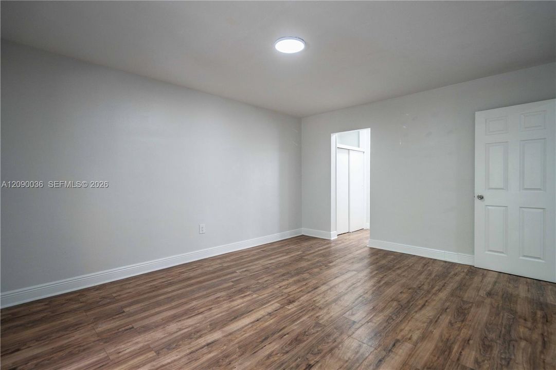 В аренду: $1,900 (2 спален, 1 ванн, 750 Квадратных фут)
