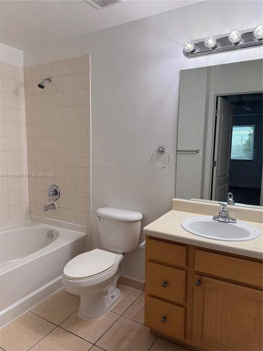 For Sale: $410,000 (2 beds, 2 baths, 1010 Square Feet)