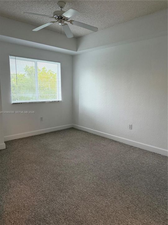 For Sale: $410,000 (2 beds, 2 baths, 1010 Square Feet)