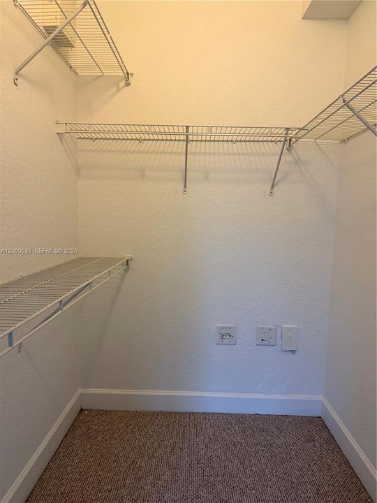 For Sale: $410,000 (2 beds, 2 baths, 1010 Square Feet)