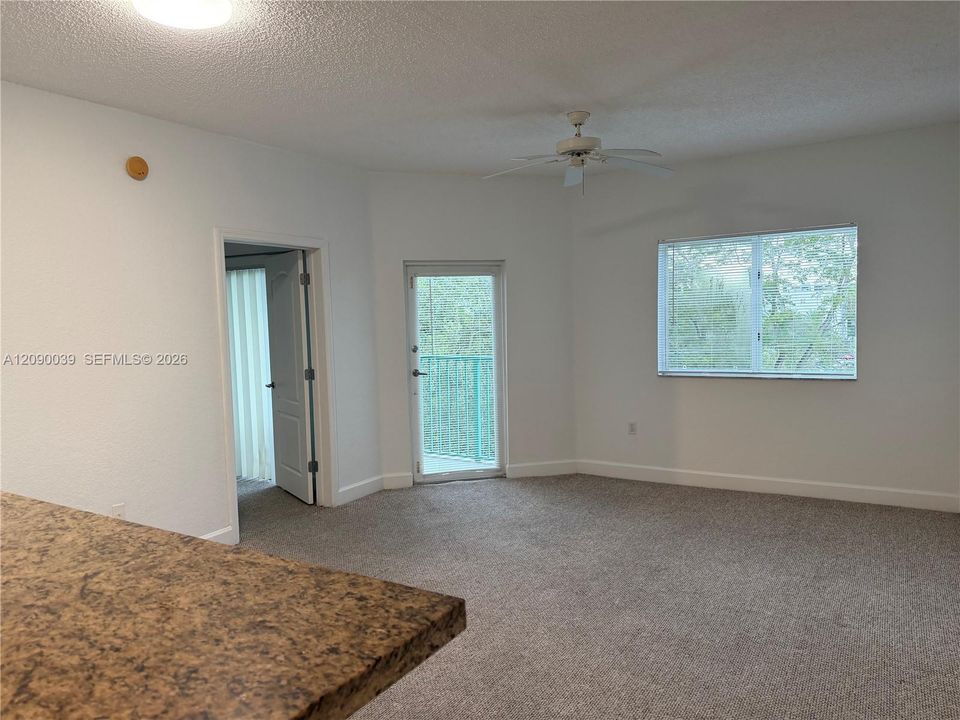 For Sale: $410,000 (2 beds, 2 baths, 1010 Square Feet)