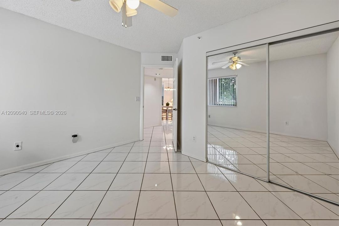En Venta: $179,900 (2 camas, 2 baños, 1215 Pies cuadrados)