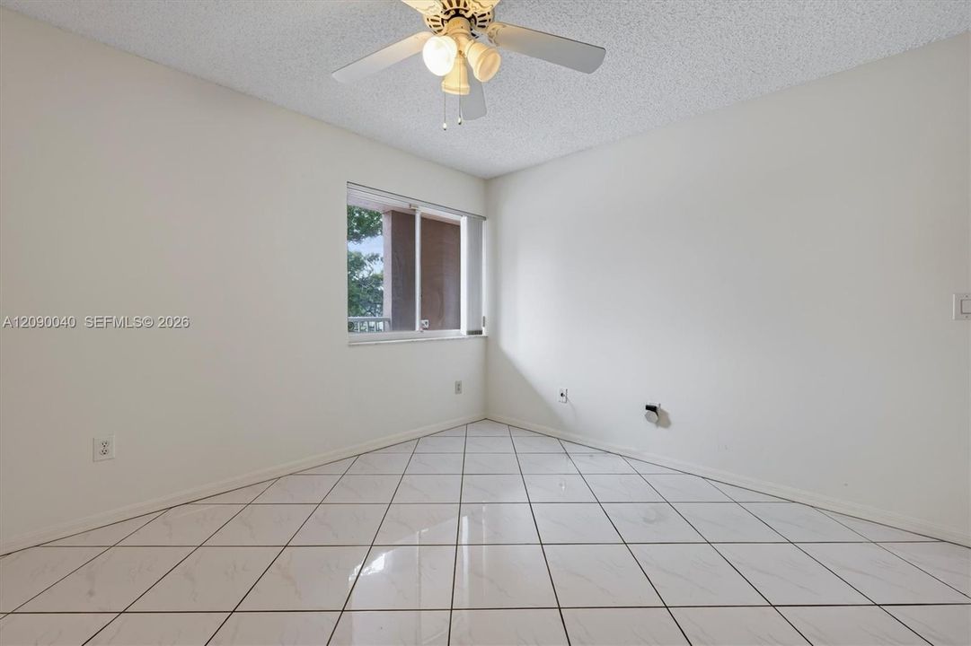 En Venta: $179,900 (2 camas, 2 baños, 1215 Pies cuadrados)