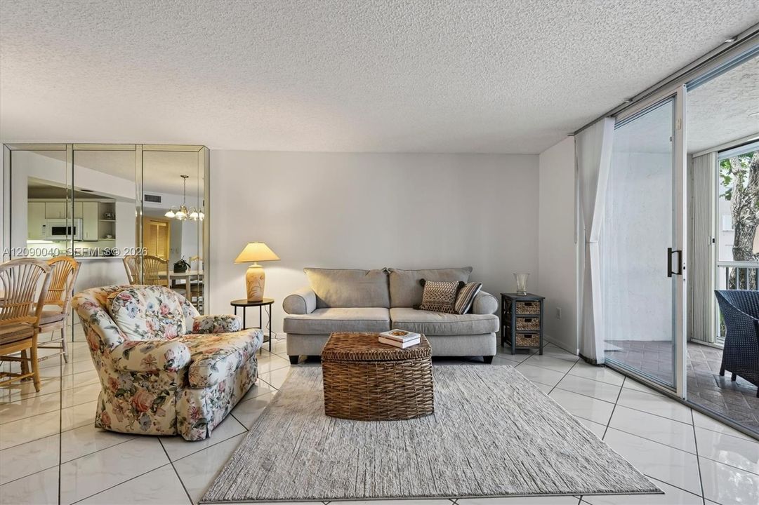 En Venta: $179,900 (2 camas, 2 baños, 1215 Pies cuadrados)