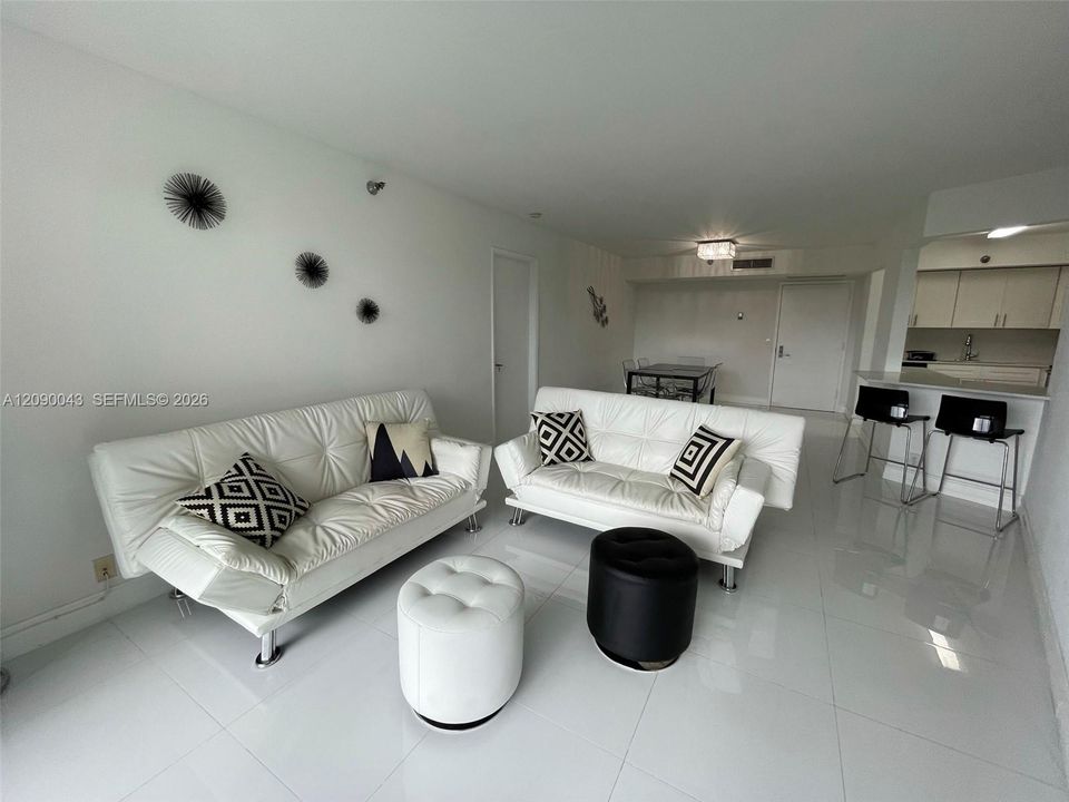 En Venta: $375,000 (2 camas, 2 baños, 1104 Pies cuadrados)
