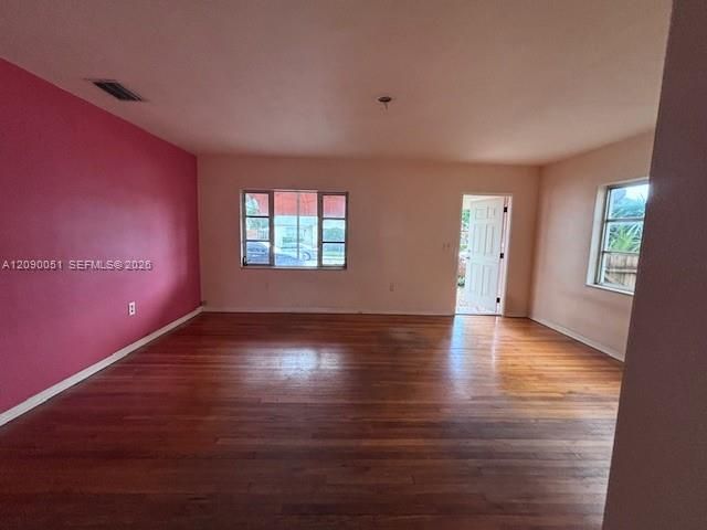 For Sale: $435,000 (2 beds, 1 baths, 1035 Square Feet)