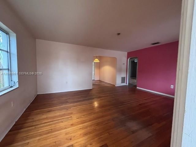 For Sale: $435,000 (2 beds, 1 baths, 1035 Square Feet)