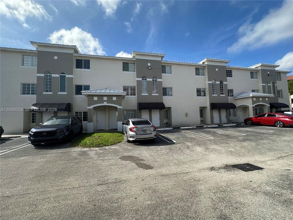 For Rent: $2,850 (2 beds, 2 baths, 1137 Square Feet)