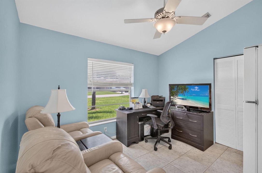 2nd Bedroom - Den