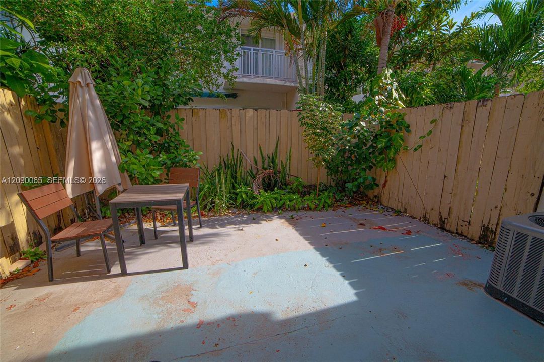 For Rent: $2,400 (2 beds, 2 baths, 1200 Square Feet)