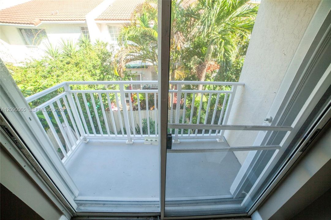 For Rent: $2,400 (2 beds, 2 baths, 1200 Square Feet)