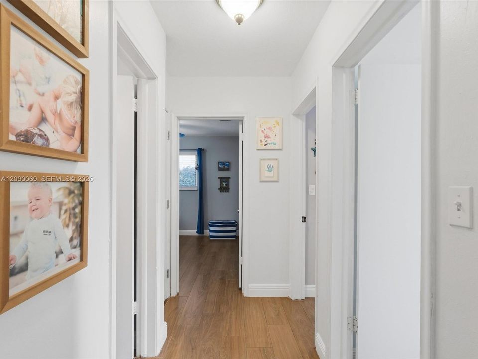 En Venta: $759,999 (4 camas, 2 baños, 2379 Pies cuadrados)