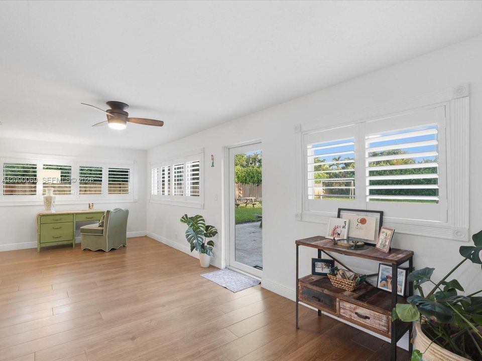 En Venta: $759,999 (4 camas, 2 baños, 2379 Pies cuadrados)