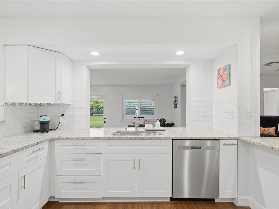 En Venta: $759,999 (4 camas, 2 baños, 2379 Pies cuadrados)