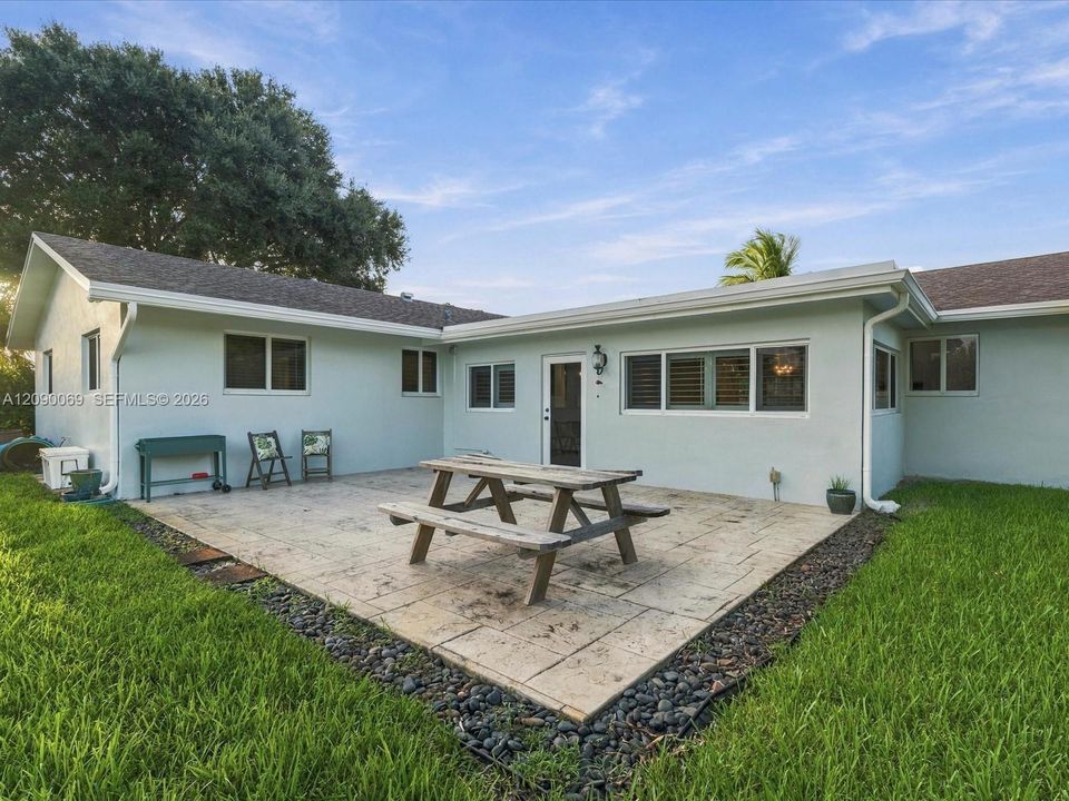 En Venta: $759,999 (4 camas, 2 baños, 2379 Pies cuadrados)