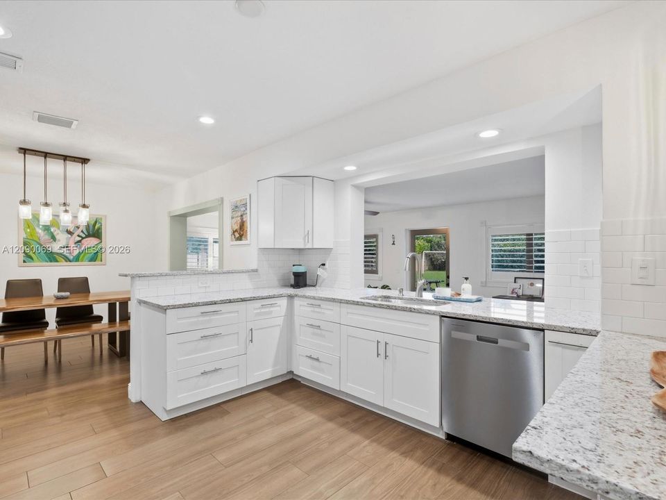 En Venta: $759,999 (4 camas, 2 baños, 2379 Pies cuadrados)