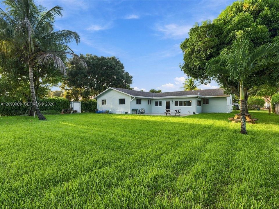 En Venta: $759,999 (4 camas, 2 baños, 2379 Pies cuadrados)