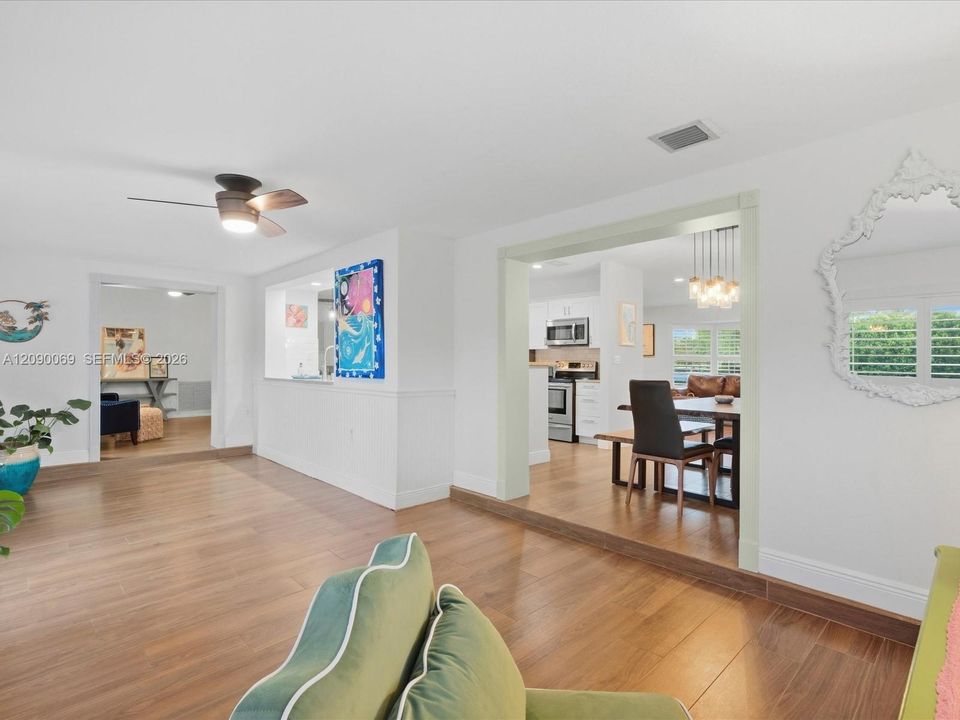 En Venta: $759,999 (4 camas, 2 baños, 2379 Pies cuadrados)