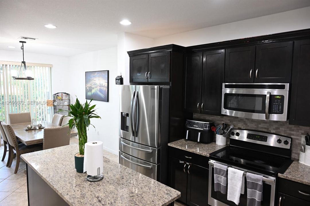 For Sale: $519,990 (3 beds, 2 baths, 1841 Square Feet)