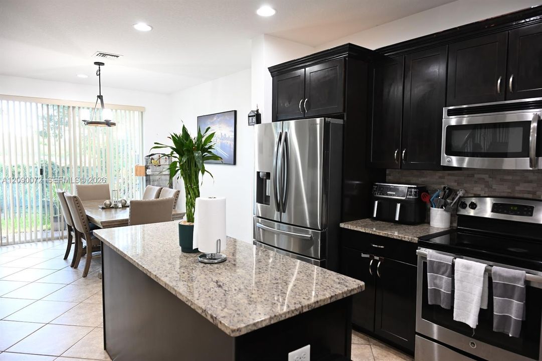 For Sale: $519,990 (3 beds, 2 baths, 1841 Square Feet)