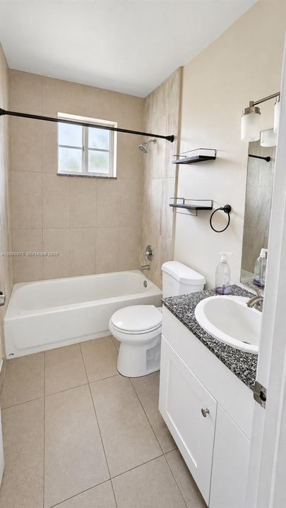 В аренду: $2,050 (2 спален, 2 ванн, 820 Квадратных фут)
