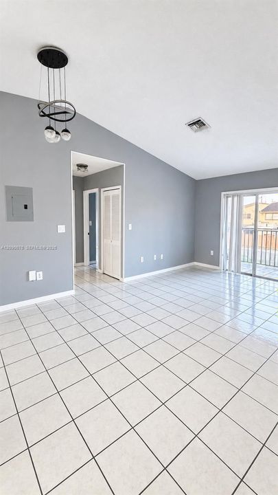 В аренду: $2,050 (2 спален, 2 ванн, 820 Квадратных фут)
