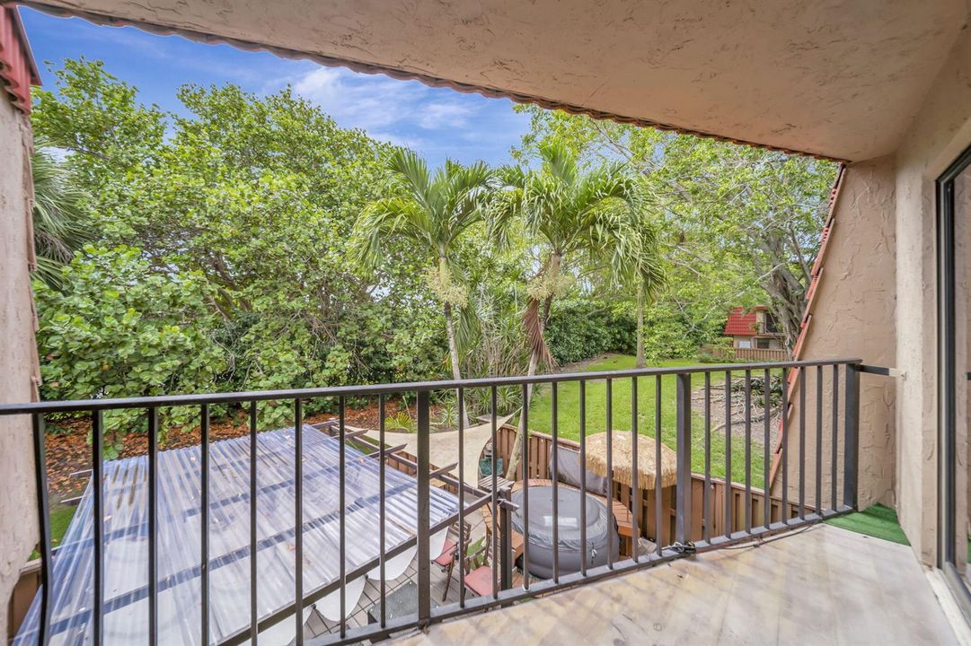 27_BALCONY