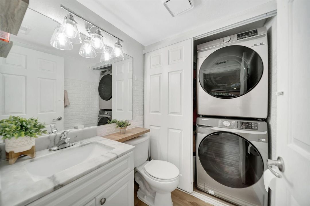 17_HALF BATH_LAUNDRY