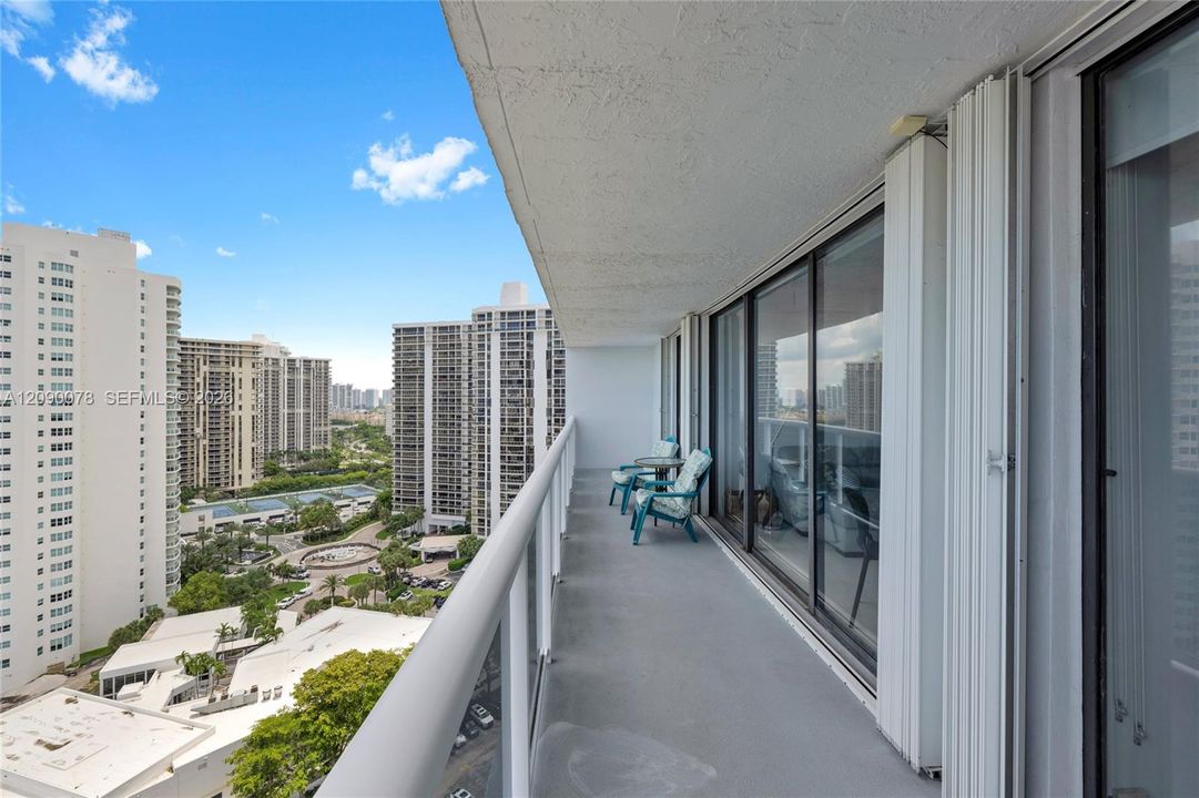 В аренду: $3,500 (2 спален, 2 ванн, 1132 Квадратных фут)