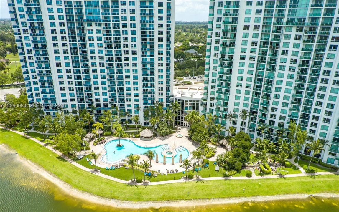 For Sale: $335,000 (2 beds, 2 baths, 1165 Square Feet)