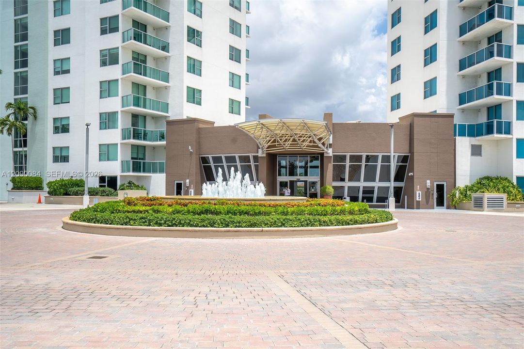 For Sale: $335,000 (2 beds, 2 baths, 1165 Square Feet)