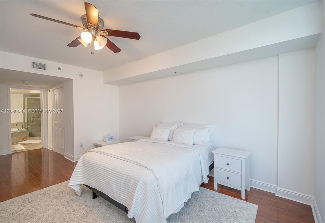 For Sale: $335,000 (2 beds, 2 baths, 1165 Square Feet)