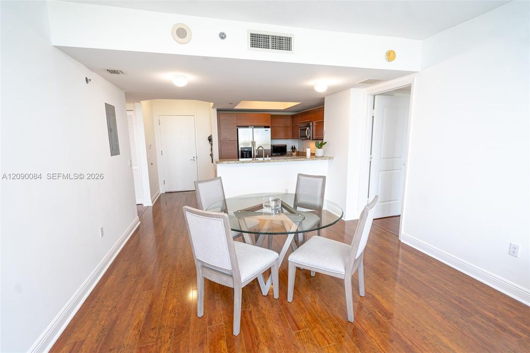 For Sale: $335,000 (2 beds, 2 baths, 1165 Square Feet)